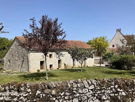 propriété en pierre avec dépendances sur 3.260m²