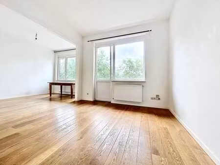 appartement 2 chambres + 2 bacons a 2 pas de l'av moliere