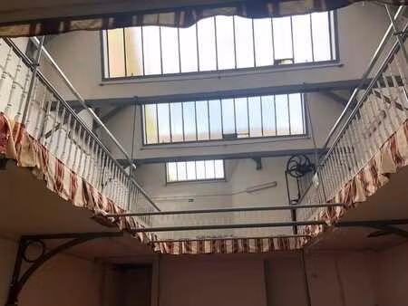 atelier/commerce de 250m2 + 100m2 de stockage