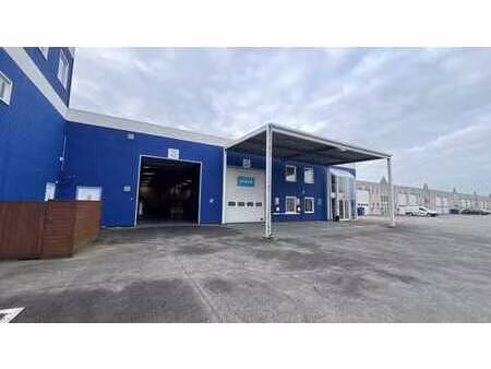 entrepôt avec espaces sociaux à louer dans le parc industri