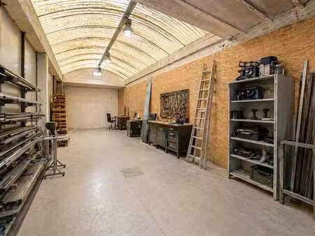 entrepôt ±200m²  accès aisé  situation stratégique