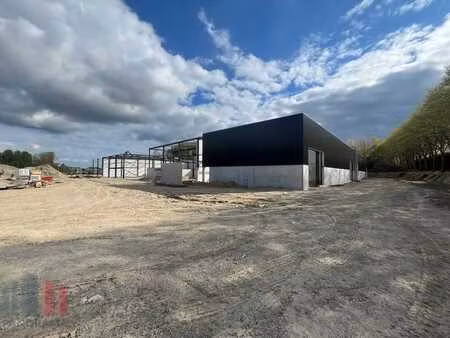 332 m² magazijn in combinatie met verharde buitenruimte