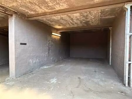 emplacement de parking couvert sécurisé au centre de beloeil