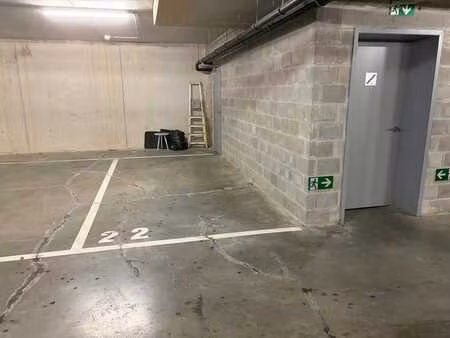 place de parking souterraine au centre de louvain