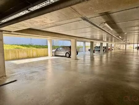 ruime ondergrondse autostaanplaats in residentie de stads...