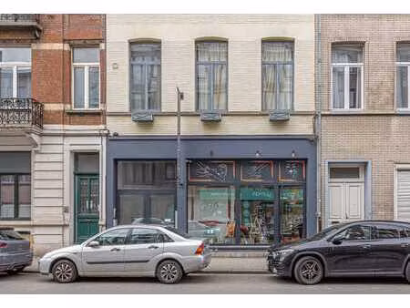 magnifique rez commercial avec terrasse et jardin