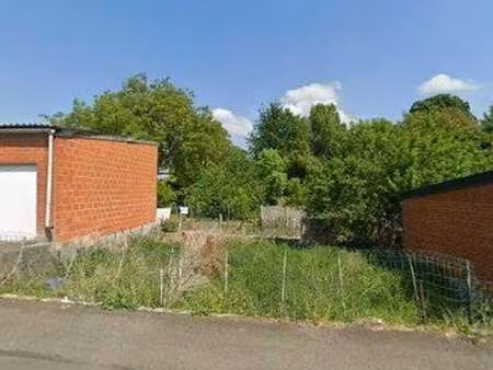 terrain offrant la possibilité de construction de garage