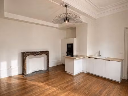 dijon saint-michel – superbe t2 45 m² – copropriété de caractère