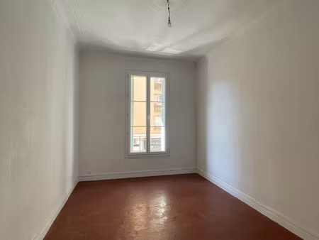 trois pièces nice république /// très bon état