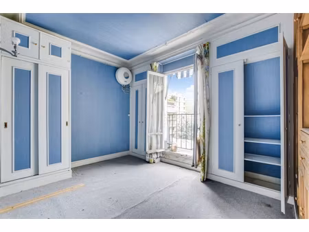 chambre de bonne à fort potentiel dans rue privée - metro rue de la pompe