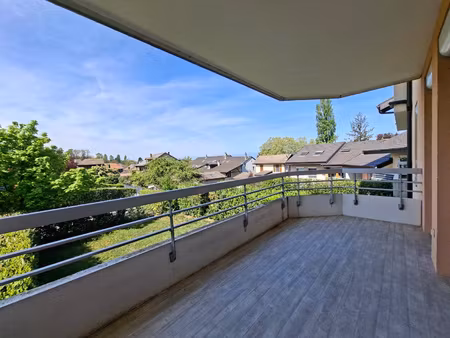 appartement avec balcon de type 2  proche lac  parc de corze