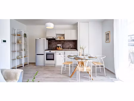 appartement type t2 - centre historique - balcon + parking - proximité deauville