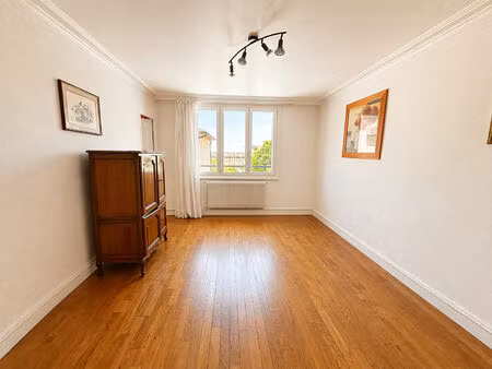 appartement 3 pièces 56 45m2 villeurbanne gratte-ciel