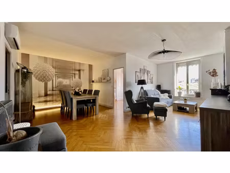 superbe t3 traversant / 84 m2 + cave / visite virtuelle