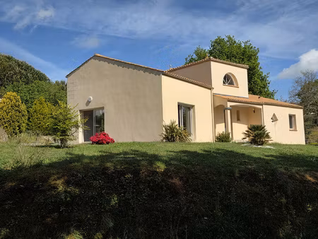 pavillon de 153 m2 habitable entièrement rénové avec vue dég