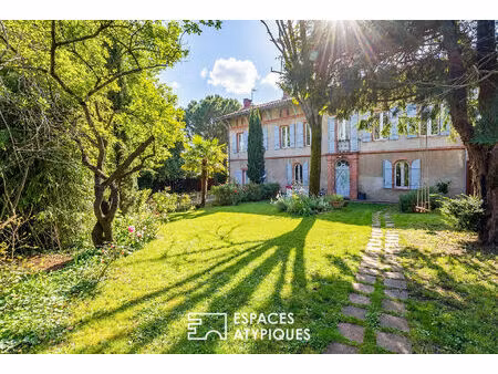 toulousaine avec son parc arboré et piscine proche de la côte pavée et balma