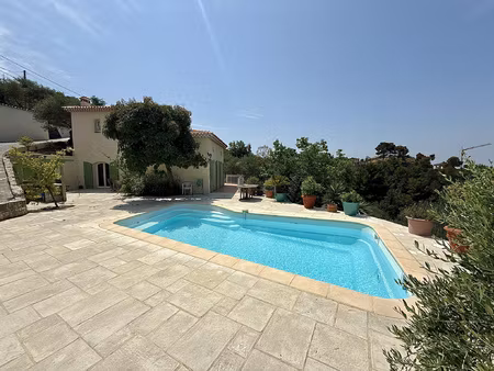 castagniers/ jolie villa 4 piéces avec piscine au calme abso