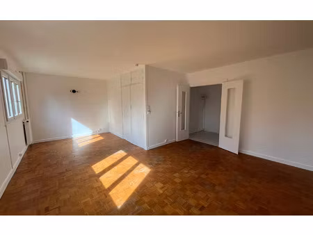 location appartement  65.45 m² t-3 à l'haÿ-les-roses  1 250 €