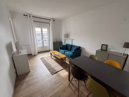 location appartement paris 2 pièces 32 m² dernier étage 75010 paris