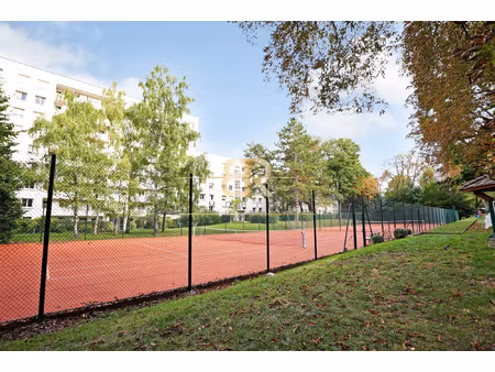 3 pièces 64 m2 / vue dégagée sur hippodrôme / balcon / lumin