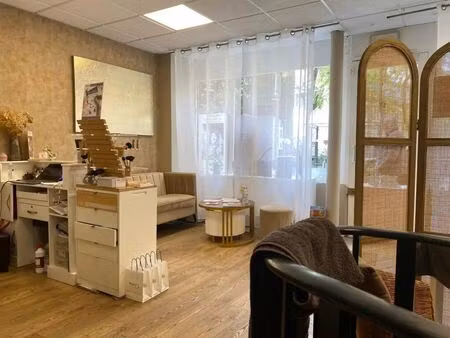 location commerce 52 m²