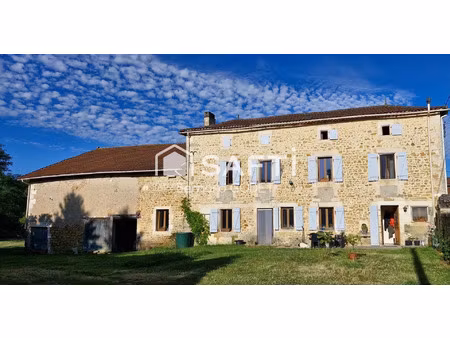 vente maison 9 pièces 250 m² terres-de-haute-charente (16270)