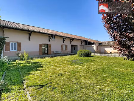 maison ancienne à fort potentiel avec nombreuses dépendances - centre 01570 manziat