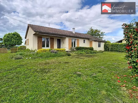 villa de plain pied  2 chambres (possibilité 3)  spacieux garage  secteur calme