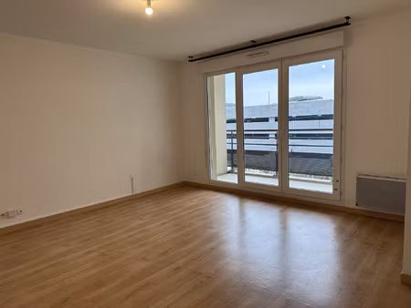 beau f2 proche gare combs la ville