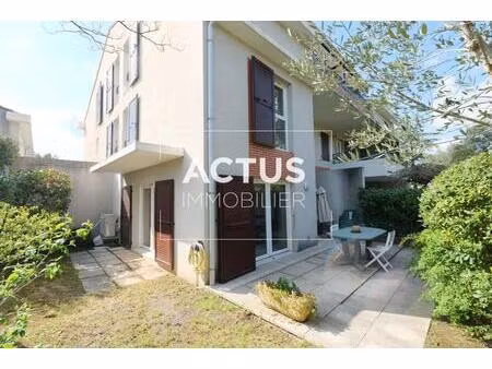 duplex t4 avec jardinet  box & 2 parkings à salon de proven