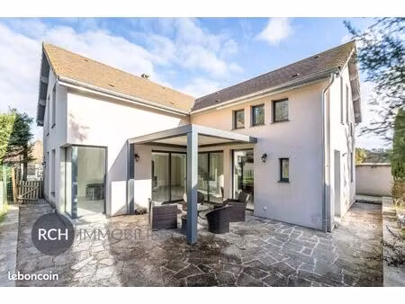 maison 8 pièces 205 m²