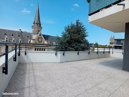 f1 avec grande terrasse