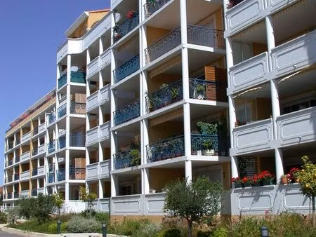 t3 80m² hyeres ouest proche centre terrasse sud parking garage