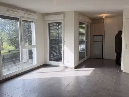 appartement meuble t3 — limite francheville/lyon 5/tassin - 1 154 /mois | parking couvert 