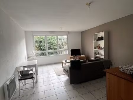 t2 meublé expo sud sympa de 49 m2 centre ville avec parking à 5 mn métro à 698 cc