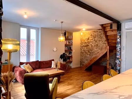 maison en pierre rénovée – meublée – 3 chambres + bureau – jardin & garage – bourg savenay