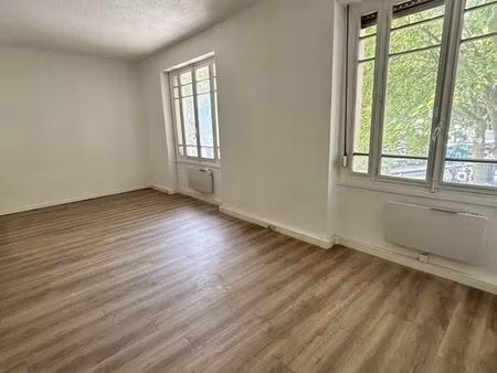 studio 1 pièce 33 m²