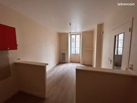 f2 avec courette privée