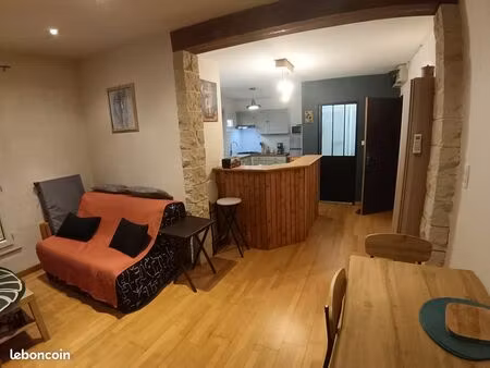 location t2 meublé 49 m2 + terrasse + place de parking pour étudiant de septembre à juin