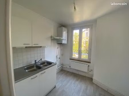 t3 premier étage rue malherbe