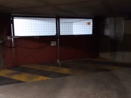 location parking 12 m2. sécurisé 74. rue du commerce 75015 paris