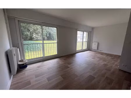 location appartement  m² t-1 à compiègne  600 €