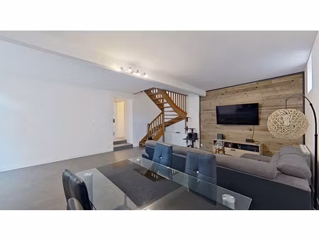 appartement duplex type maison de village  indépendant à vendre 4 pièces trevoux (01)