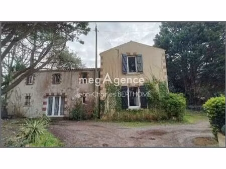 idéal pour gite ou chambres d'hôtes  324m2 habitable  3400m2 de terrain.