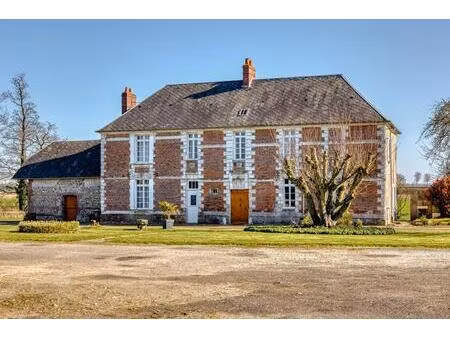 manoir du xvi ème   218 m2 + grenier + cellier/ 1480 m2 de dépendances sur 1 6ha