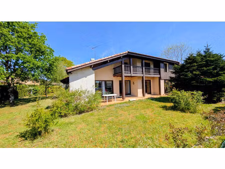 belle villa cossue f8 sur terrain arboré 900 m²