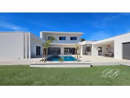 villa contemporaine de 280m² à saint-feliu d'avall