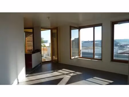 t4 avec parking et balcon