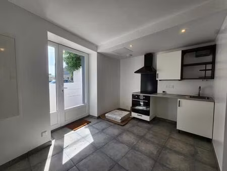 larmor-plage : appartement t2 rénové avec terrasse  à deux pas de la mer