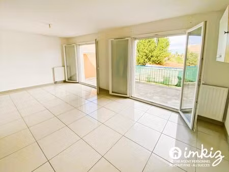 appartement t3 + terrasse +2 parkings